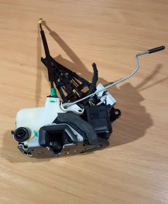 Chevrolet Cruze Rear door lock 13503808