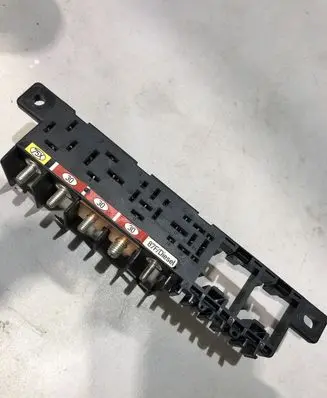 Volkswagen PASSAT B5.5 Fuse module 896083000 8L0941822A