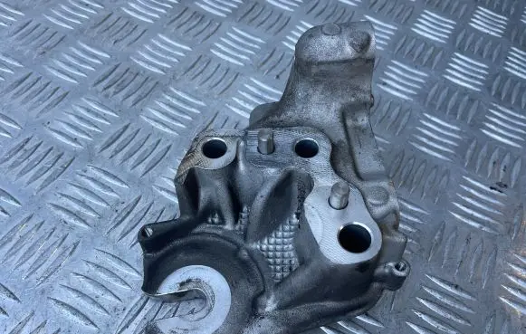 Peugeot 508 RXH Engine mounting bracket 9805324680