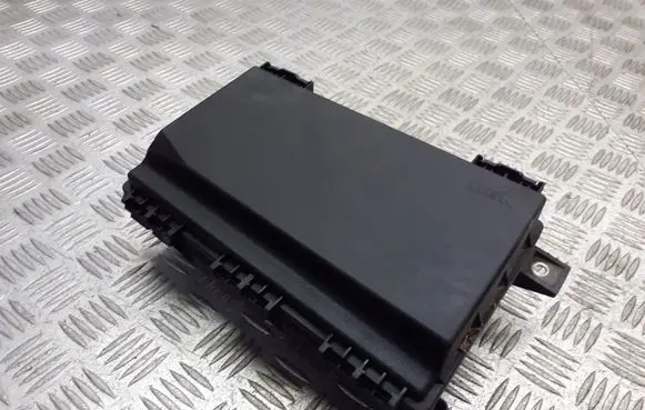 Opel Zafira B High voltage junction box 