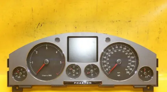 Volkswagen Phaeton Speedometer (instrument cluster) 3D0920982P