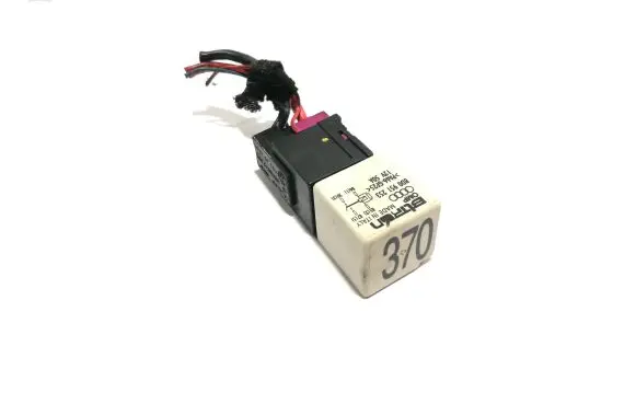 Audi A8 S8 D3 4E Other relay 8D0951253 370 4B0937527