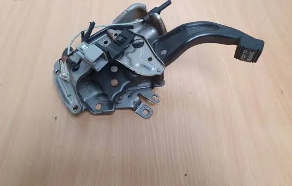 Jeep Cherokee Handbrake/parking brake lever assembly 04779627AH