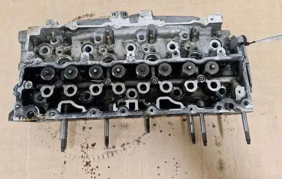 Peugeot 308 Engine head 9684504780