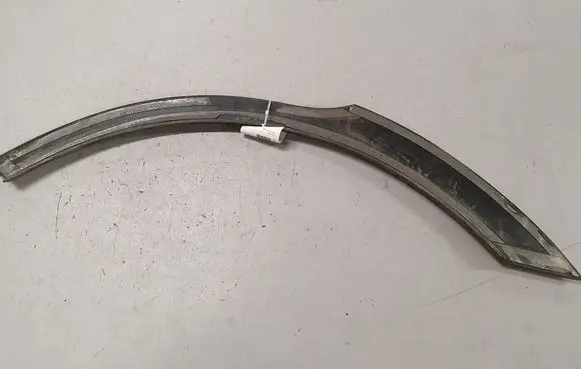 Hyundai Santa Fe Fender trim (molding) E84202B000