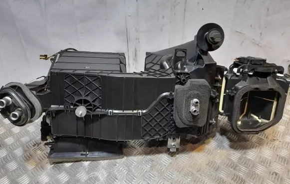 Volkswagen Touareg II Interior heater climate box assembly 7P1820005M