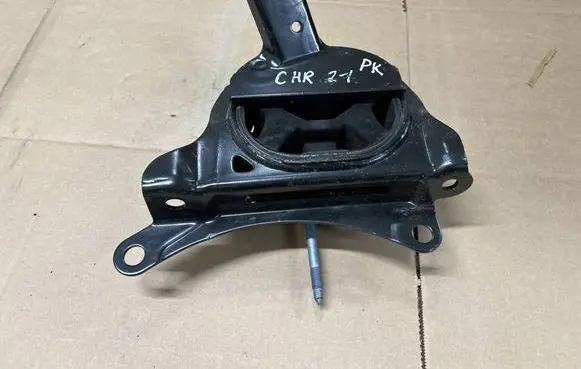 Toyota C-HR I Engine mount bracket 