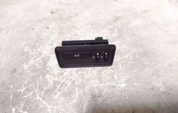 Tailgate opening switch