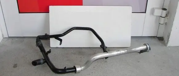 Volkswagen Touareg II Engine coolant pipe/hose 057121075AP