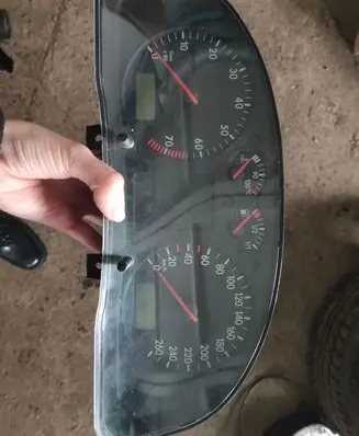 Volkswagen PASSAT B5 Speedometer (instrument cluster) 09052069906