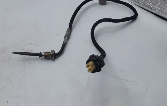 Mercedes-Benz E W212 Exhaust gas temperature sensor A0009059704