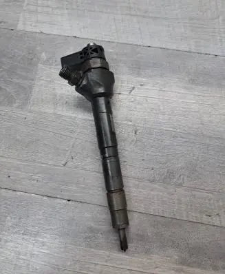 Audi A6 S6 C7 4G Fuel injector 0445110369B