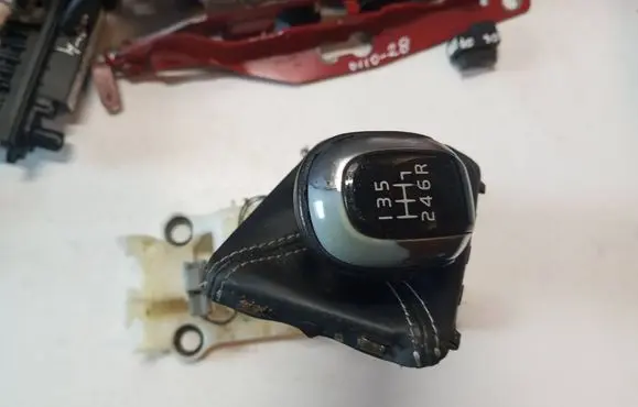 Volvo S60 Gear shifter/selector 1000301099