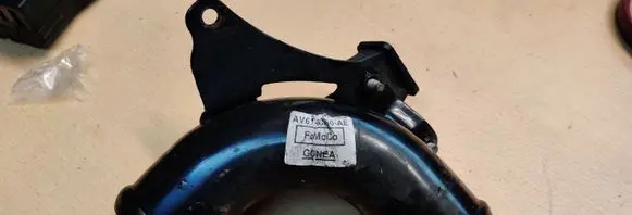Ford Focus Air intake hose/pipe AV616C750AE