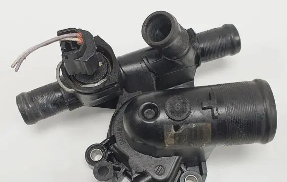 Renault Espace - Grand espace IV Thermostat housing 8200907234