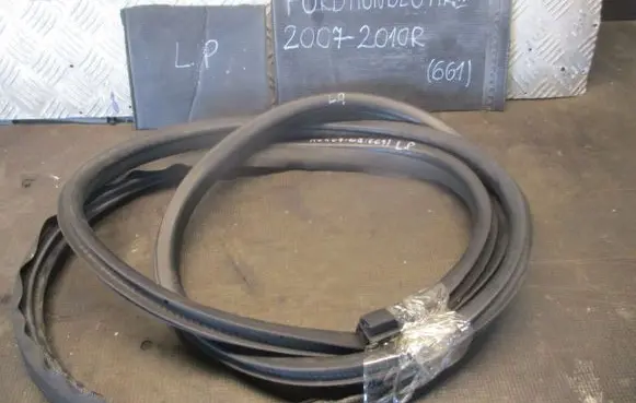 Ford Mondeo MK IV Front door rubber seal 