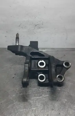 Toyota Corolla Verso E121 Engine mounting bracket 123150R012