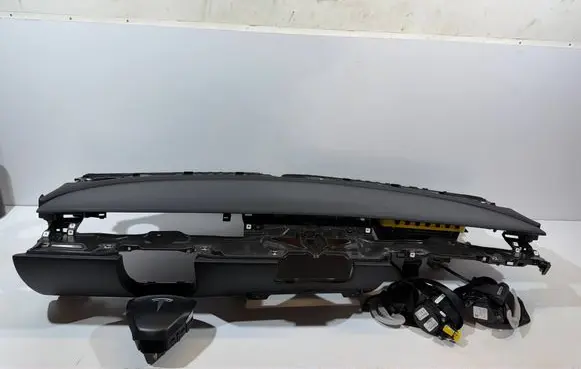 Tesla Model 3 Dashboard DESKA189198