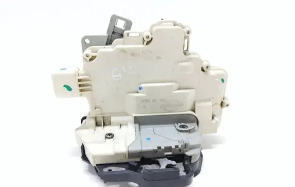 Audi A6 S6 C6 4F Rear door lock 4F0839015