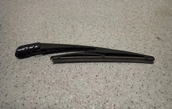 Suzuki Swift Cultus Front wiper blade arm 