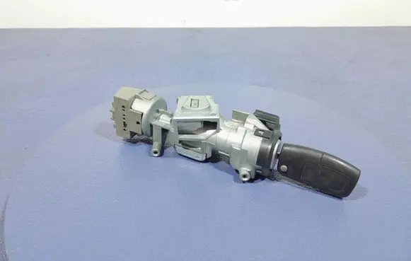 Ford C-MAX I Ignition lock 3M513F880A