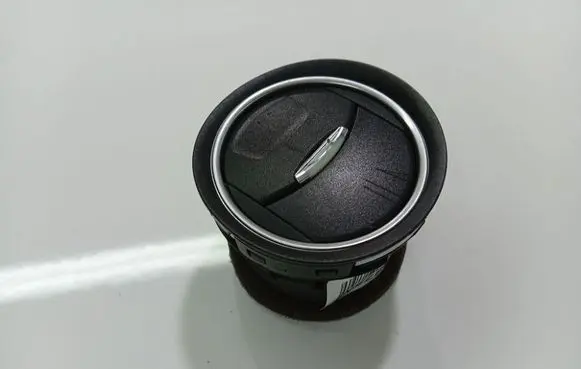 Ford Mondeo MK IV Dash center air vent grill
