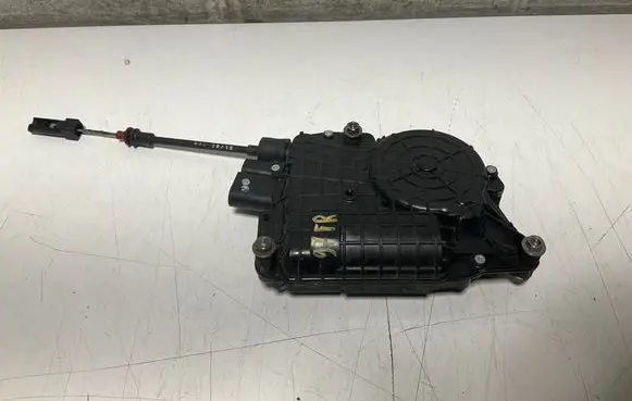 BMW 7 F01 F02 F03 F04 Front door soft close latching motor 4152309800 13L372