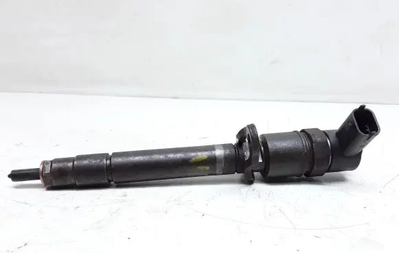 Volvo V70 Fuel injector 30777526