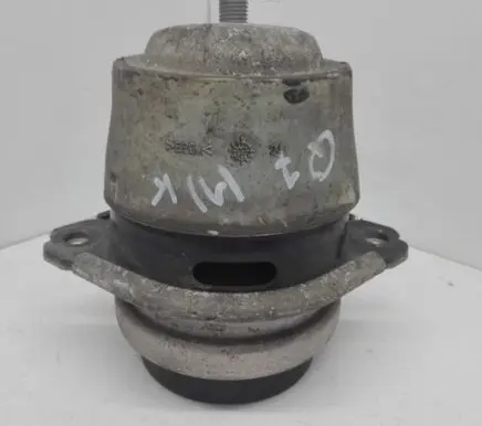 Audi Q7 4L Engine mount bracket 7L8199131A