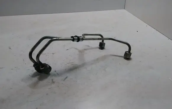 Volvo S60 Fuel injector supply line/pipe 