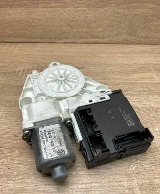 Volkswagen PASSAT B7 Front door window regulator motor 3C0959792A 1K5837402AS