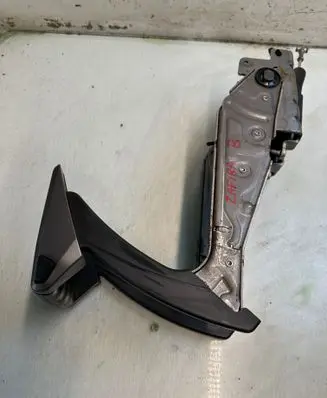 Opel Zafira B Hand brake release handle 13237304