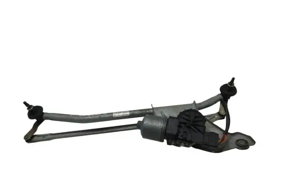 Dacia Sandero Front wiper linkage and motor 3397020879 8200619512 0390241544