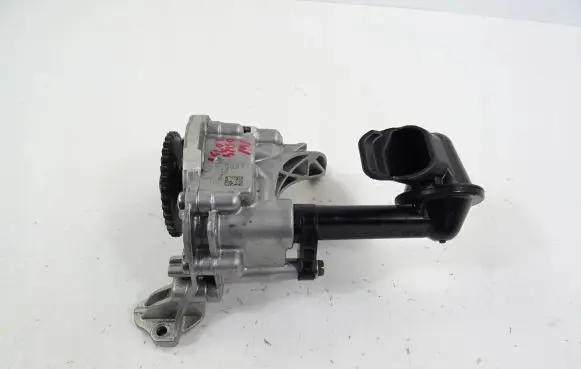 Volkswagen Golf VIII Oil pump 05C115103A