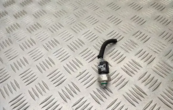 Dacia Logan II Air conditioning (A/C) pressure sensor 921366801R