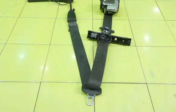 Opel Zafira C Front seatbelt 13394802 BEZPIECZENSTWA