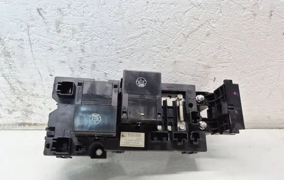 Lexus GS 300 350 430 450H Relay mounting block G382030010A G384333010