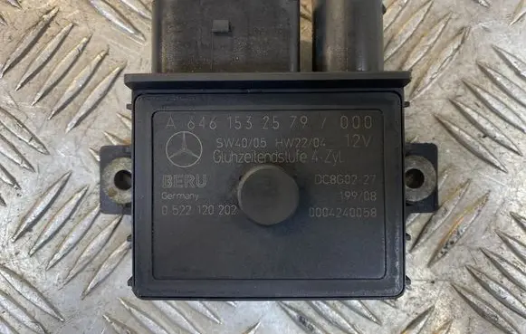Mercedes-Benz C W204 Glow plug pre-heat relay A6461532579 0522120202 0004240058