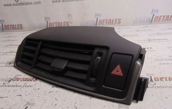Toyota Verso Dash center air vent grill 556700F040