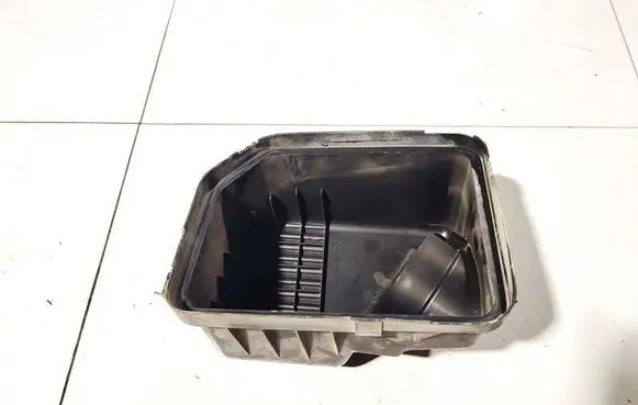 Suzuki Grand Vitara II Air filter box 67ja01