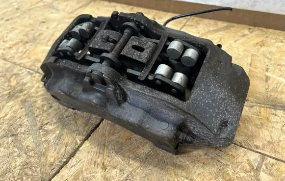 Audi Q7 4L Front brake caliper 7L6615149
