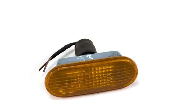 Volkswagen Golf IV Front fender indicator light 3B0949117B
