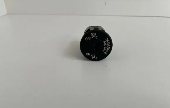 BMW 1 E81 E87 Passenger airbag on/off switch 6974643
