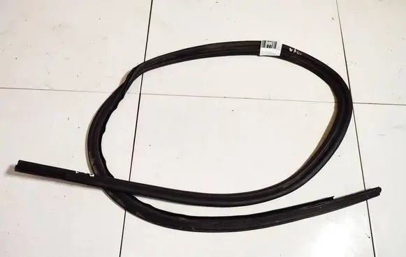 Trunk rubber seal (body)