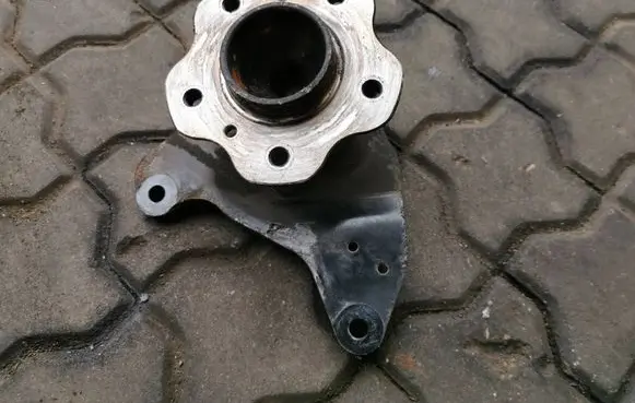 Nissan Qashqai Rear wheel hub spindle/knuckle 