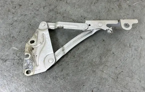 Volkswagen Golf Plus Engine bonnet/hood hinges 5M0823302