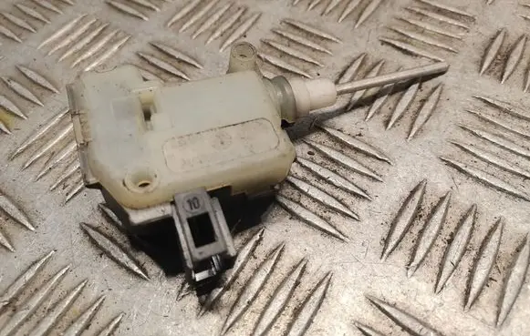 Mercedes-Benz C W203 Fuel tank cap lock