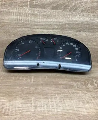 Volkswagen PASSAT B5 Speedometer (instrument cluster) 3B0919881P 110008794