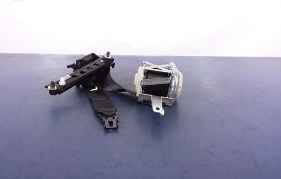 Cadillac CTS Front seatbelt 23402747