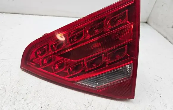 Audi A5 8T 8F Tailgate rear/tail lights 8T0945094A